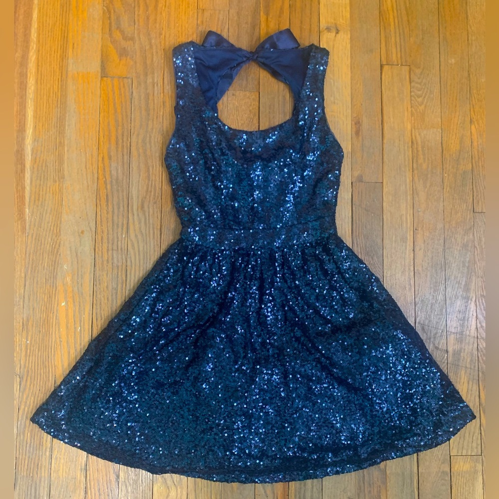 B. Darlin deep blue sequin sparkly dress. Size junior 1/2